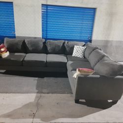 Beautiful sectional couch gray , very clean