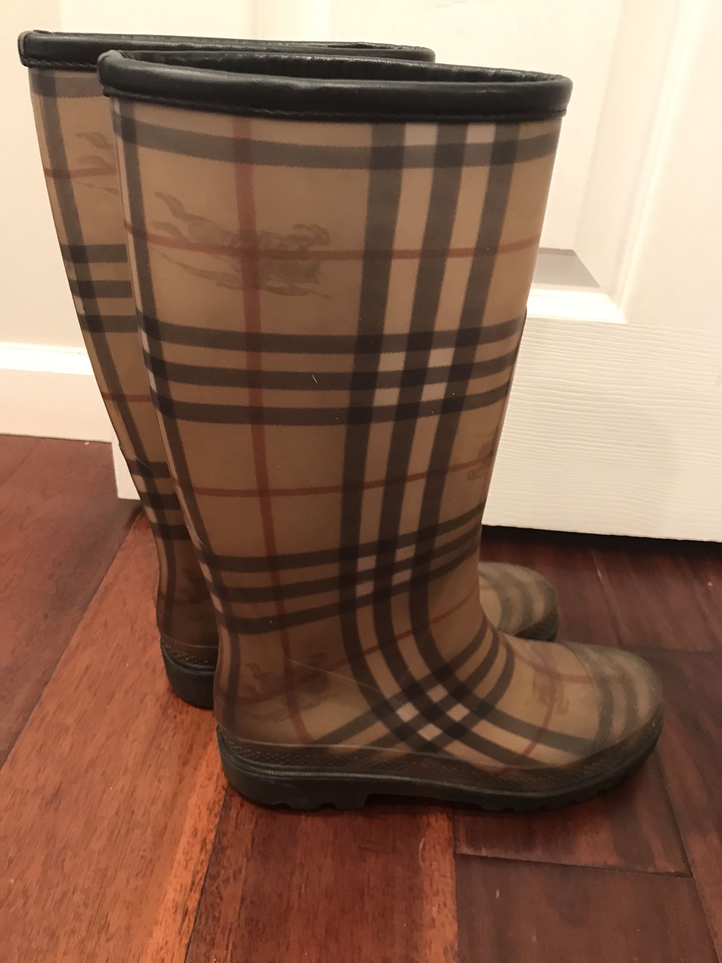 Burberry used women’s rain boots sz.38(7-7.5)