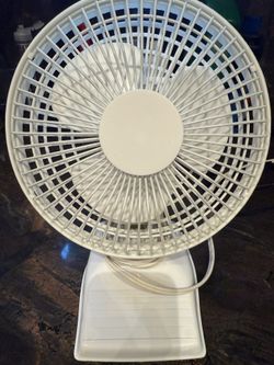White Mini Desk Fan ā Compact Electric Fan
