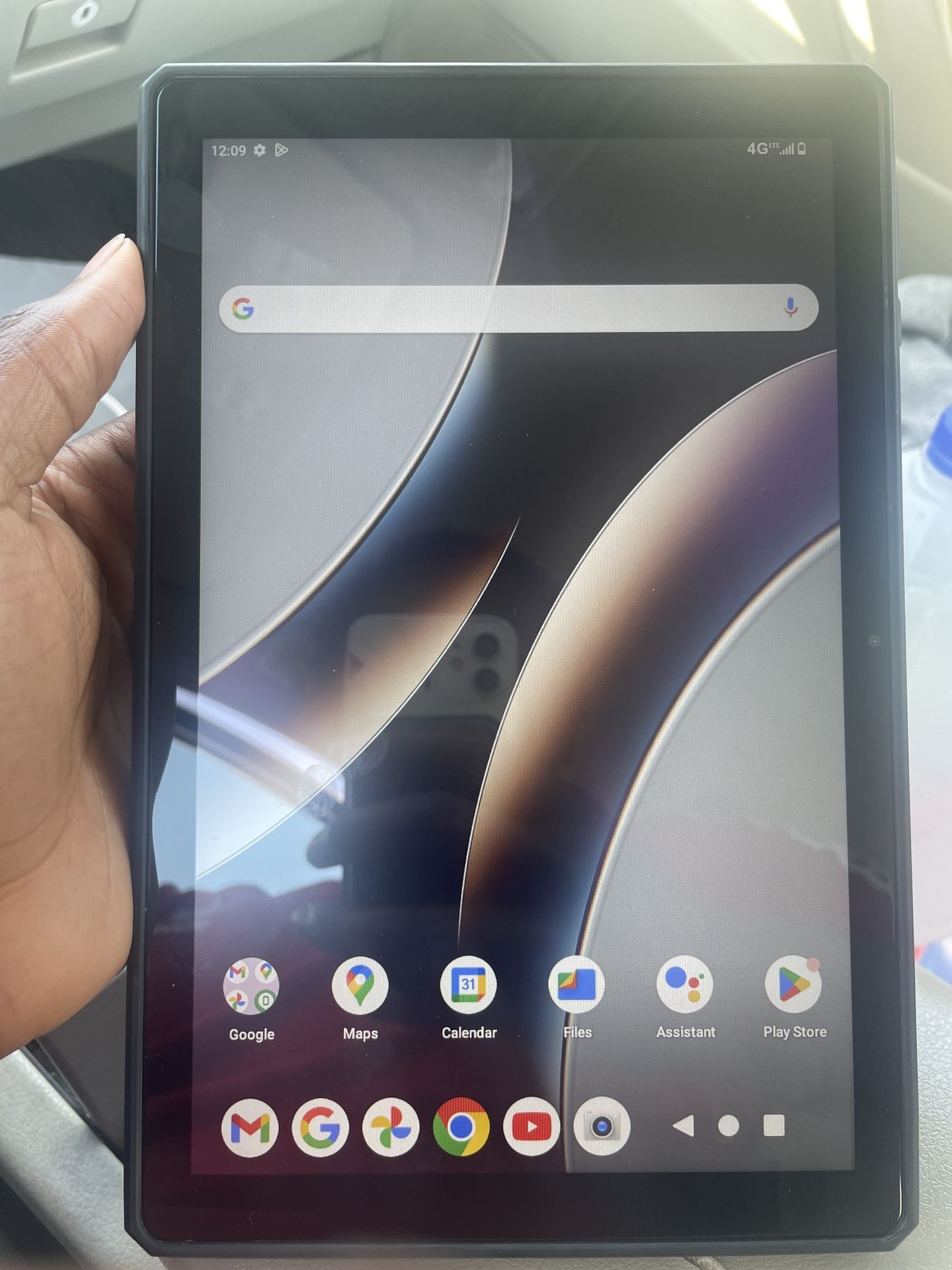 BLU Tablet with Unlimited Data/Free WiFi Plan.