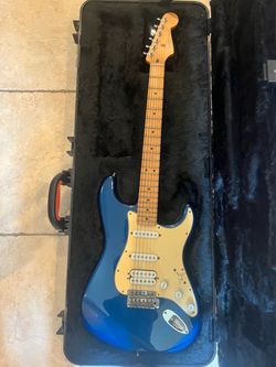 Fender MIM Stratocaster w/ Fender Molded Hardshell Case