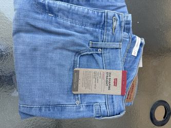 Brand New Women’s Levi’s Jeans 