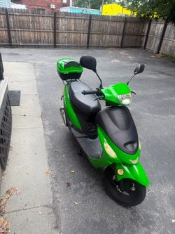Green 2018 Tao moped