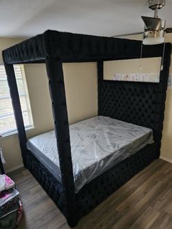 Black Canopy Bed