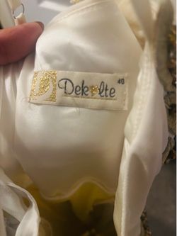Medium size dress very elegant