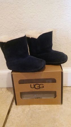 Baby Girl..Uggs..size 2/3