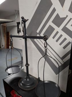 Decorative Metal Balance Scale with Bird