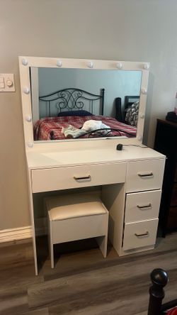 Vanity desk with lights