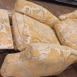 RECLINER SUPER CLEAN AND CONFOTABLE 
