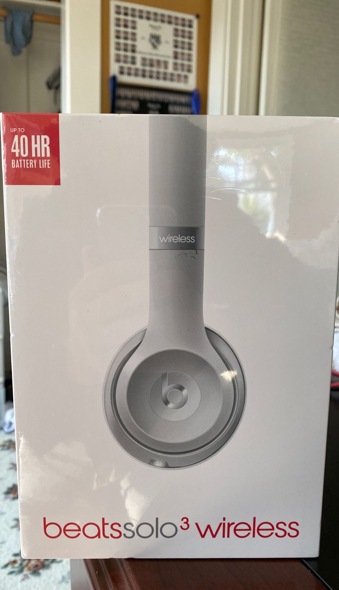 Beat solo 3 wireless silver and white