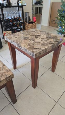 Living Room 1 End Table And Center
