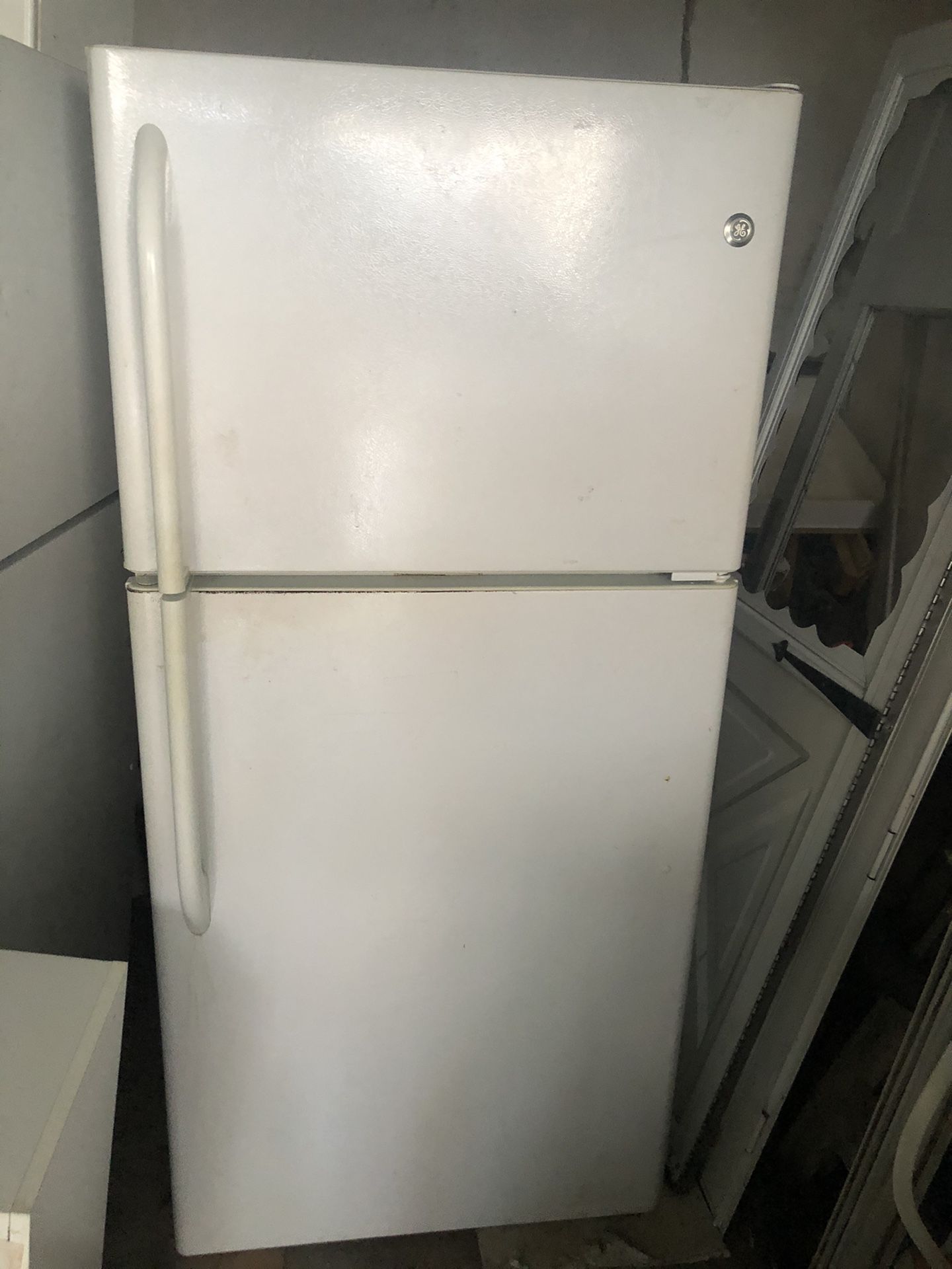 GE white refrigerator fridge