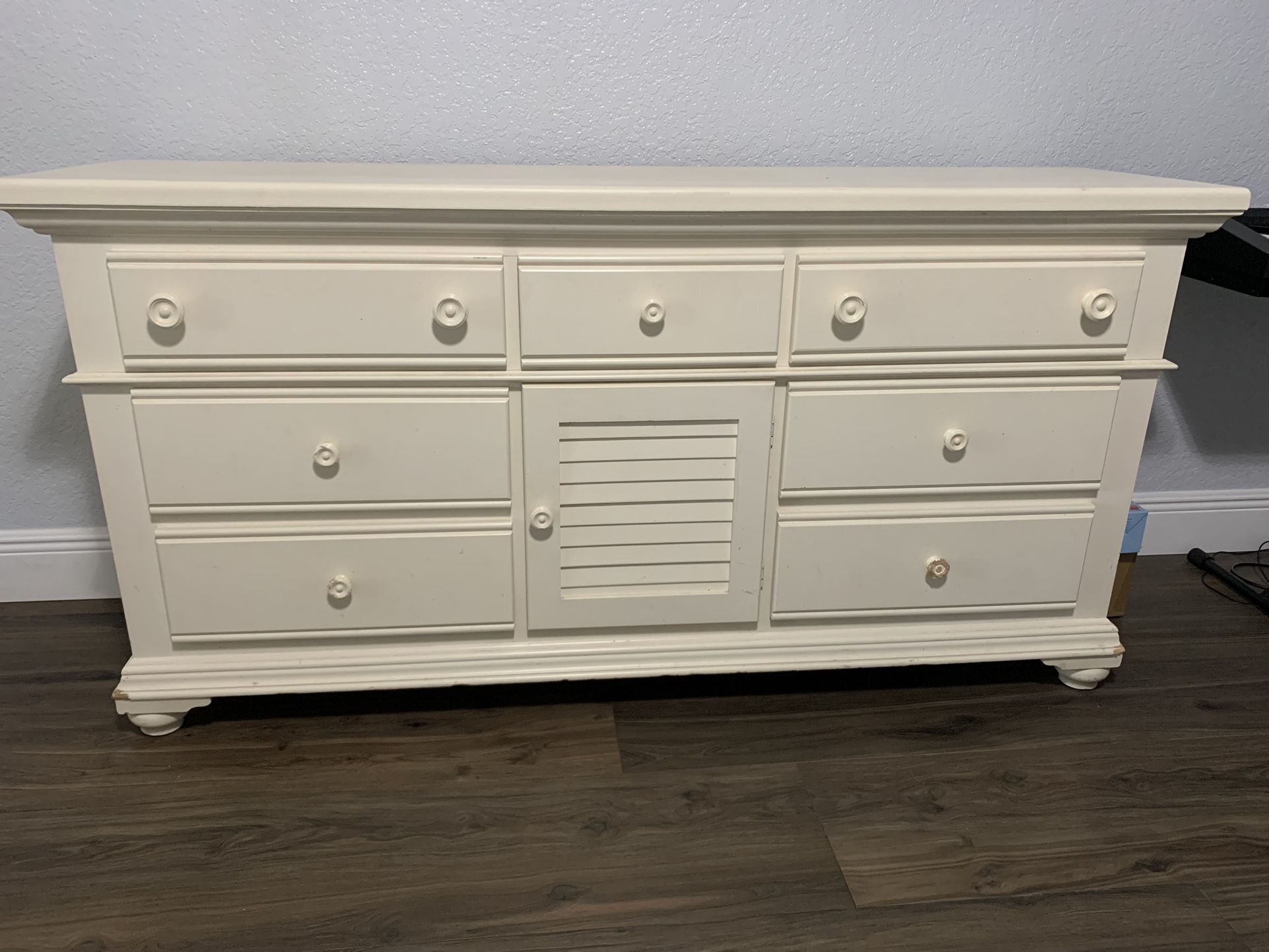 Dresser for Sale in Pembroke Pines, FL - OfferUp