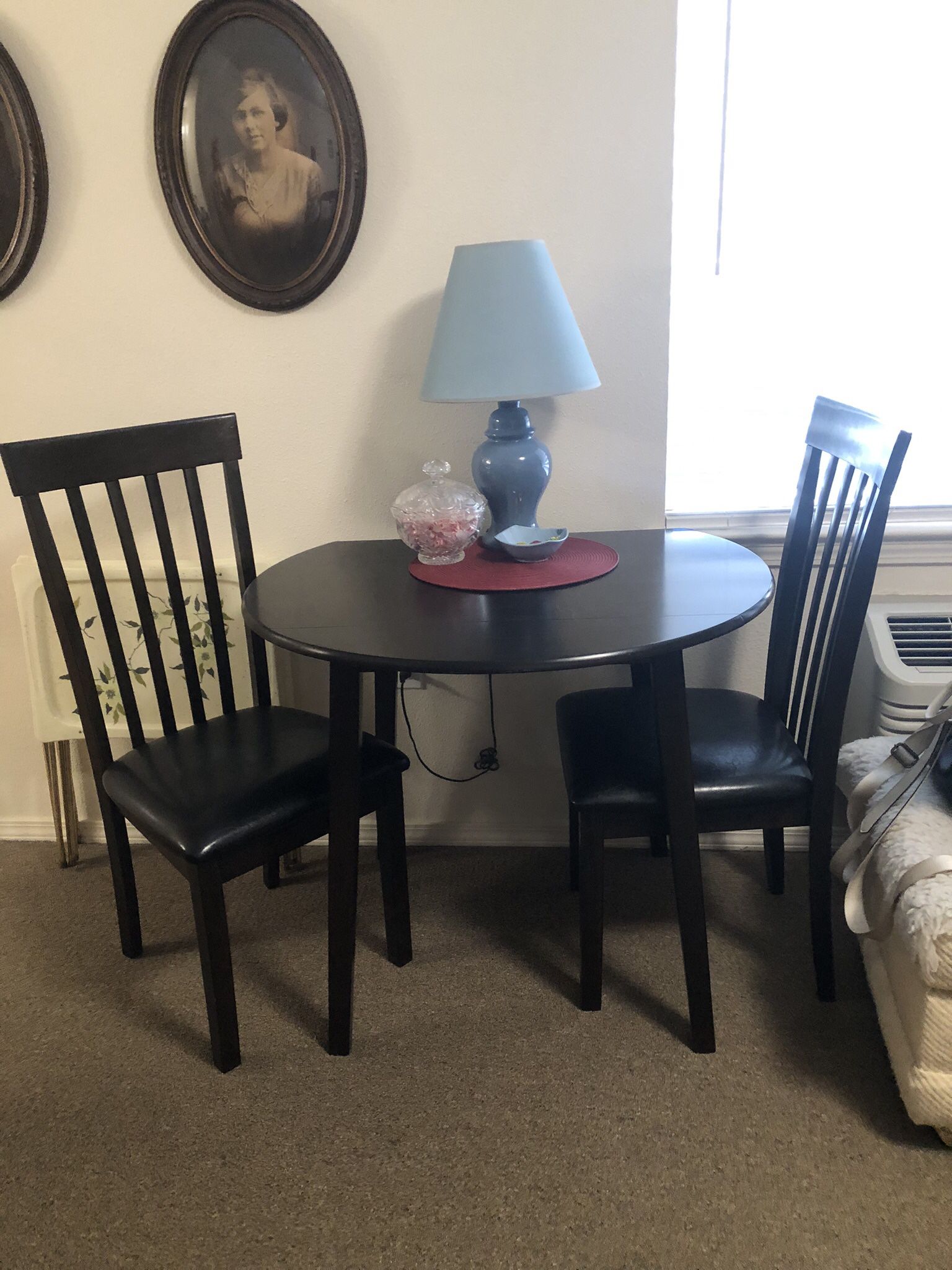 PERFECT Kitchen Table W/2 Chairs