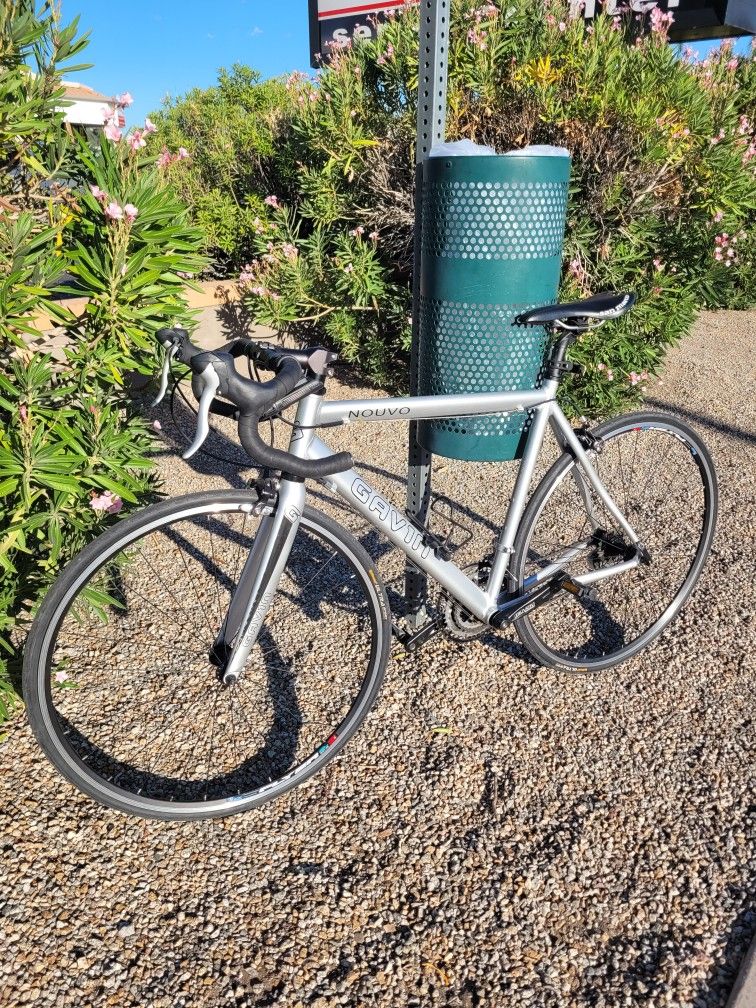 Gav1n Nuovo Road Bike