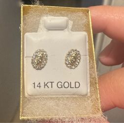14k gold virgin earrings/ aretes de la virgen oro