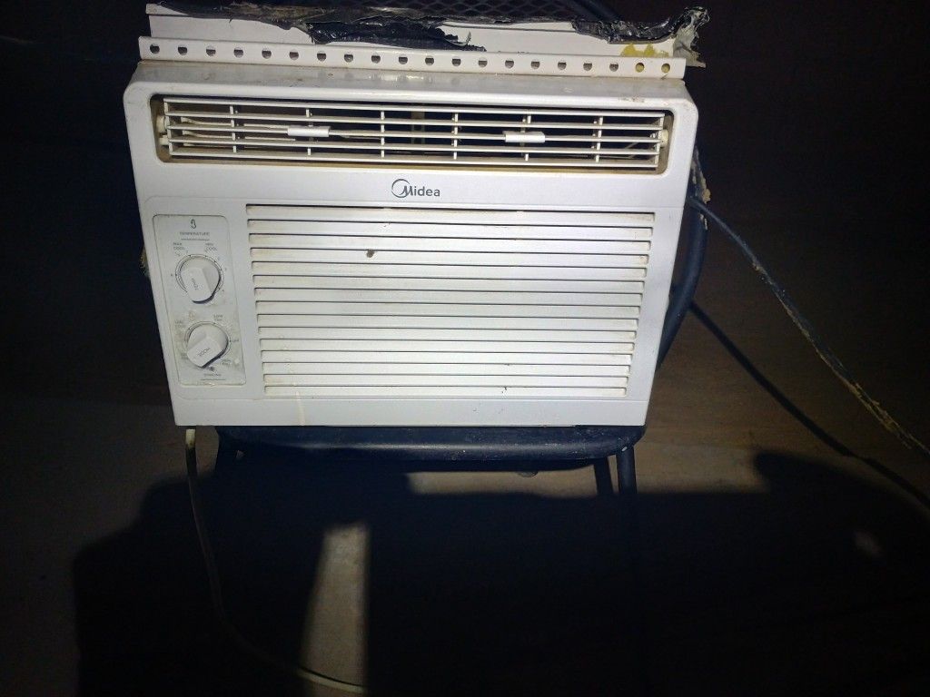Window AC 6000 BTU Works Great