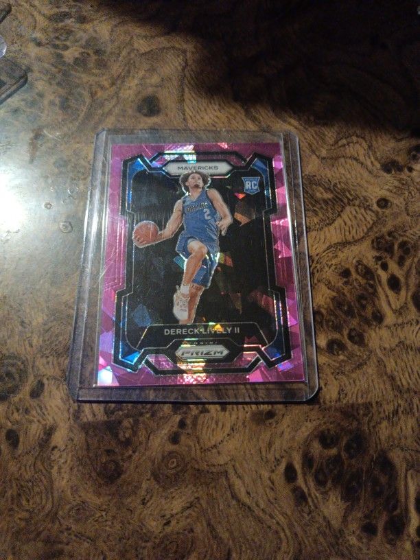 Dereck Lively Pink Cracked Ice Rookie Prizm Card Dallas Mavericks Duke