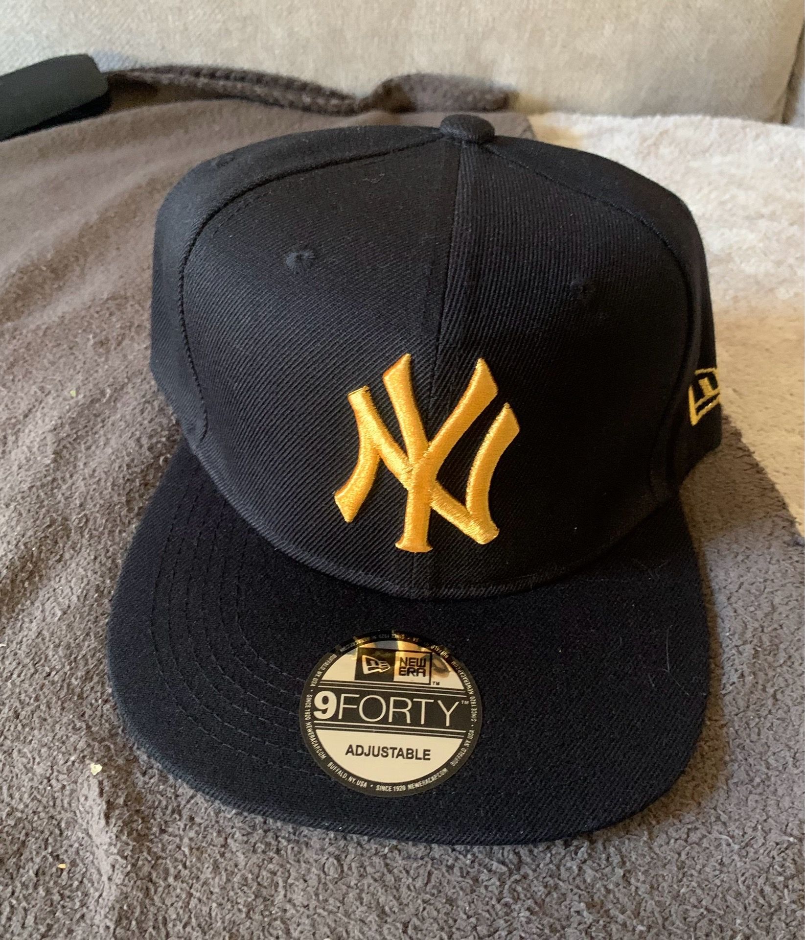 NY Yankees New Era black & gold Baseball Hat/Cap 9Forty Baseball Hat Cap Adjustable
