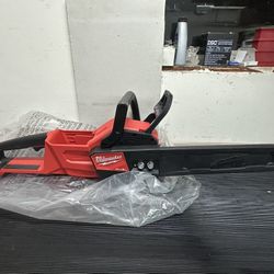 Milwaukee M18 16in Chainsaw 