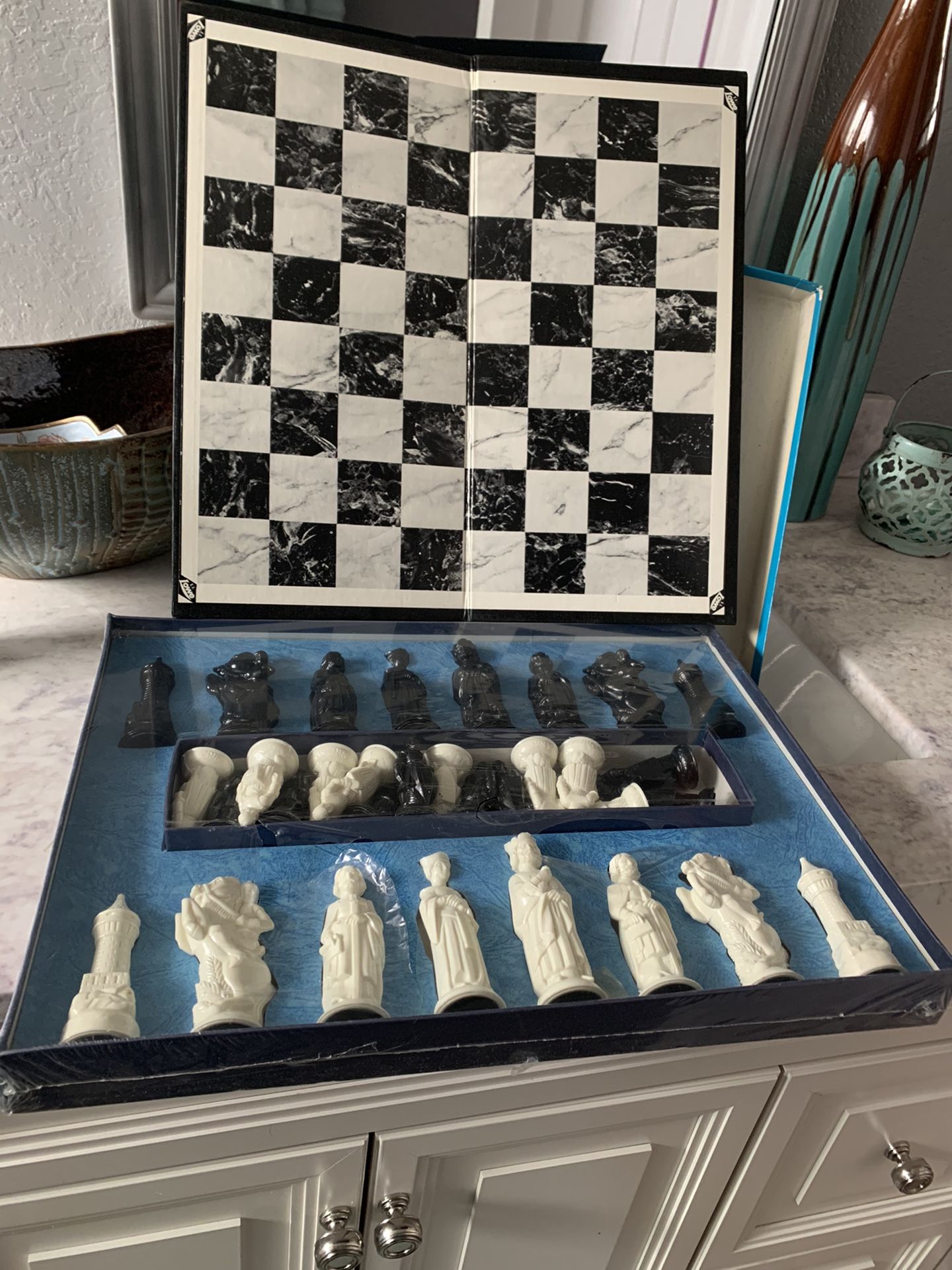 Renaissance Chessmen Chessboard Set Lowe 831 Vintage 1950s