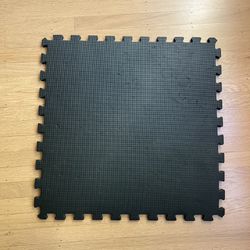Gently Used Interlocking Foam Floor Mat Squares