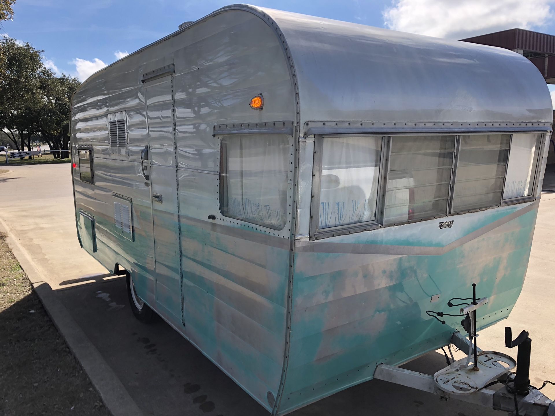 1963 Shasta Airflyte Deluxe Vinage Camper