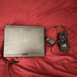 Razer Blade 15” & Razer Laptop Cooling Pad