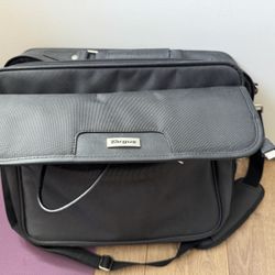 Targus Laptop Messenger Bag