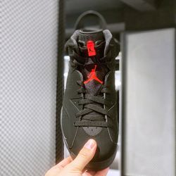 Retro 6 Blak Infrared Jordans 