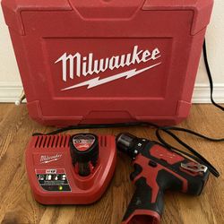 Milwaukee M12 Drill Driver