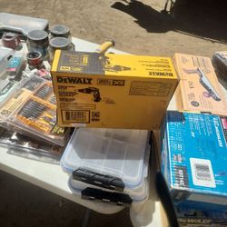 DEWALT
 XR 20V MAX Lithium-lon
Cordless Brushless Screw Gun
(Tool Only)