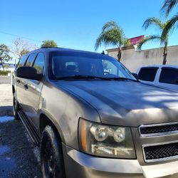 Chevy Suburban V8 2007 3.2k obo