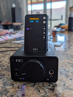 FiiO DAC Headphone Amplifier with Docked DAP e09k e17