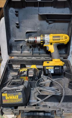 DeWalt 14.4V Cordless Drill Kit with Charger, 2 batteries and Case