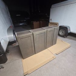 Kitchen wall cabinets! New! Graphite Shaker! 4 cabinet total! $340