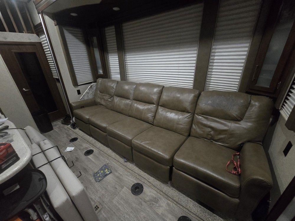 RV 132" Sofa