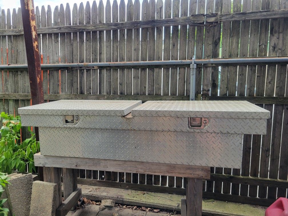 Truck Bed Diamond Plate Metal Tool Box