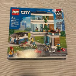 LEGO set 60291 Family House Lego Set 100% Complete