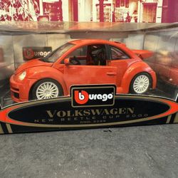 1:18 Scale Volkswagen New Beetle Cup 2000 Diecast Race Car.