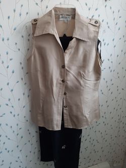 Capri and sleeveless shirt set Size 8
