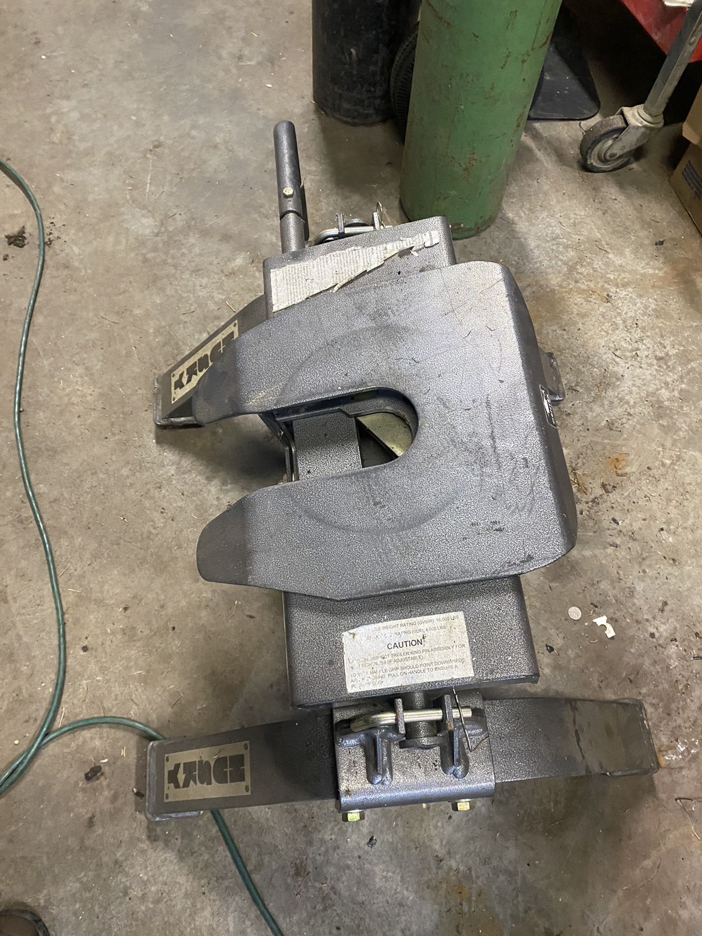 Husky 5th Wheel LIKE NEW