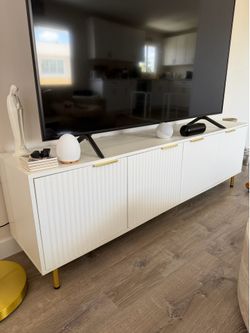 Tv console