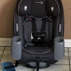 PRACTICALLY NEW SAFETY 1ST CONVERTIBLE CAR SEAT!!!!
