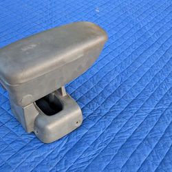 Suzuki Grand Vitara Center Console Arm Rest