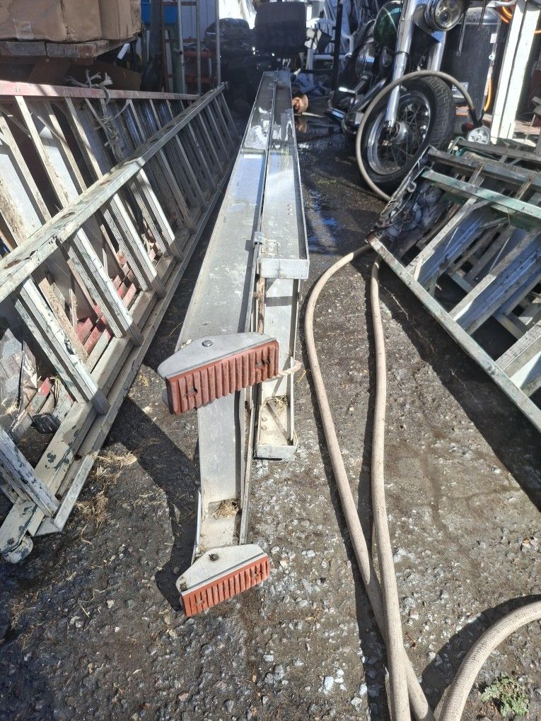 24 Ft Superduty Aluminum Craftsman Ladder.excellent Working Order.super Thick Strong.