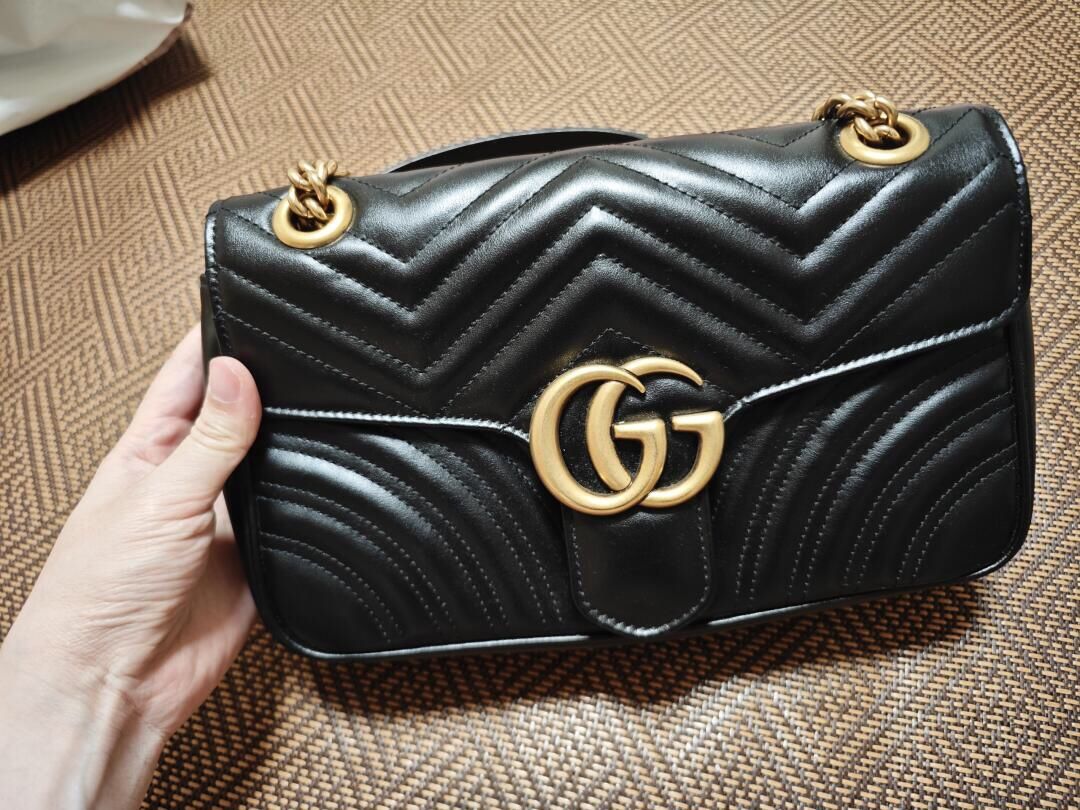 Black Leather GG 𝐆𝐮𝐜𝐜𝐢 Marmont mini shoulder bag