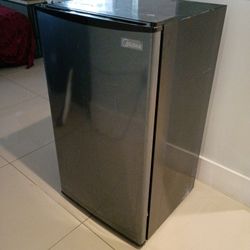 Mini refrigerator 