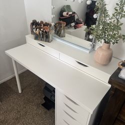 Vanity/desk With Mirror