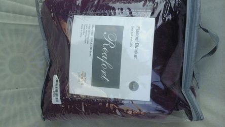 Reafort Flannel Blanket Ultra Soft and Cozy Twin size Marron in color